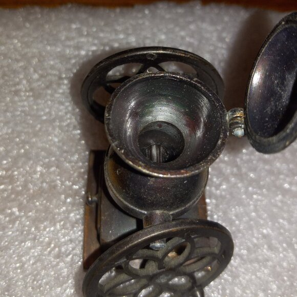 Miniature Mini Coffee Mill Grinder Vintage Pencil Sharpener Die Cast - Picture 5 of 8